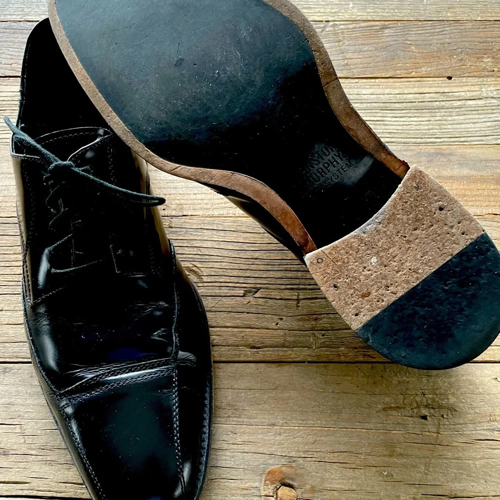 Johnston & Murphy black cap toe dress shoe in size 11 M - Picture 3 of 4